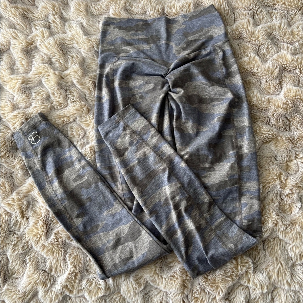 Bombshell Sportswear Silver Camo Leggings - Picture 3 of 7